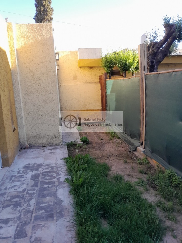 ALQUILER CASA COMPLEJO PRIVAOD 1 DORM CON COCHERA EN BERMEJO, GUAYMALLEN 