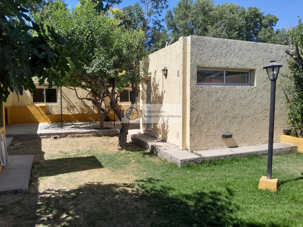 ALQUILER CASA EN COMPLEJO PRIVADO (VILLA EUGENIA Bermejo) 2 dorm. cochera doble, acceso por control remoto