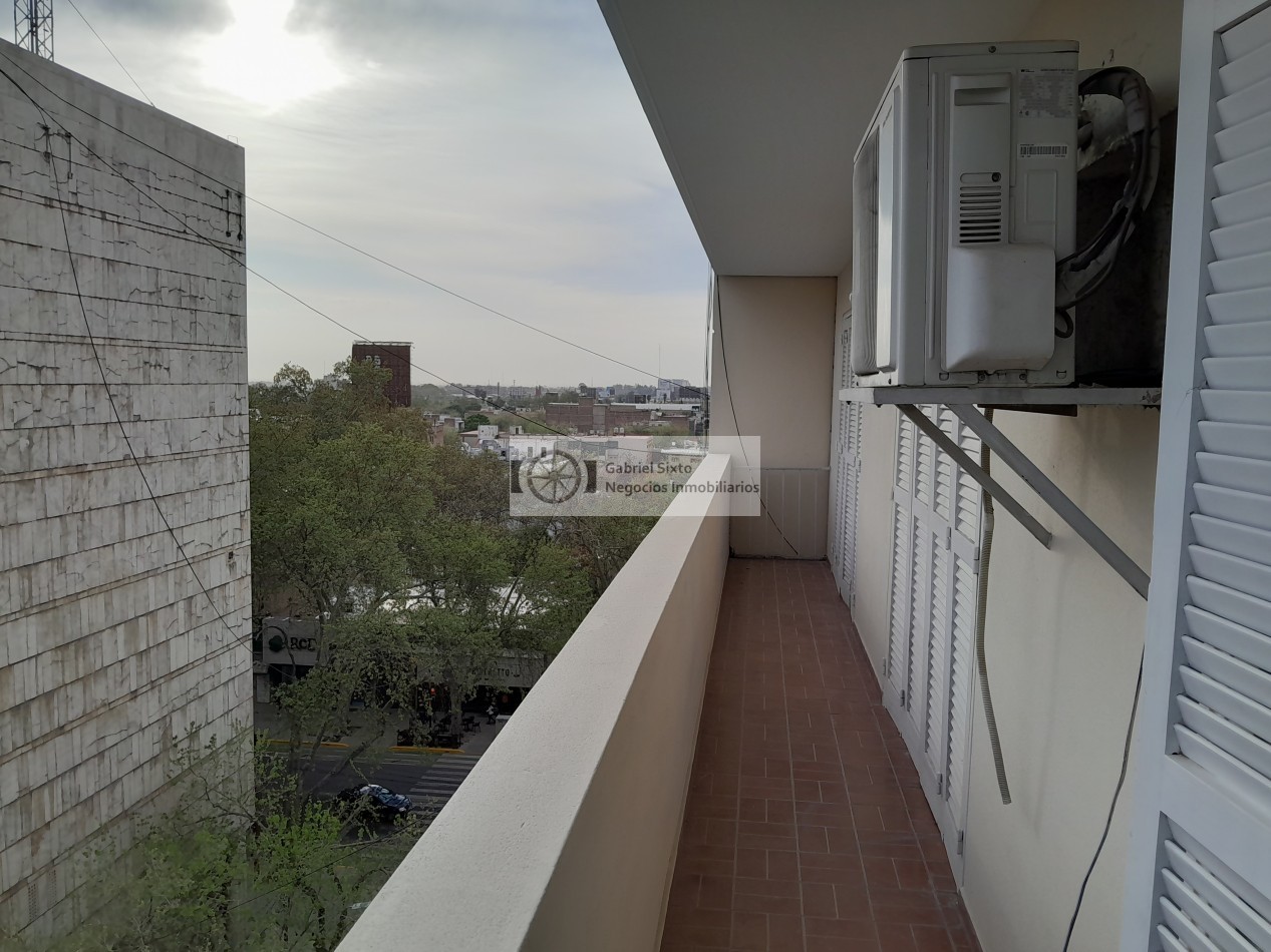 VENTA EXCELENTE DEPARTAMENTO MUY AMPLIO EN CENTRO DE MENDOZA 92 M2 con baulera