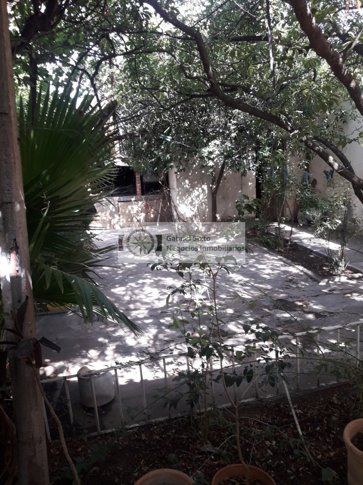 ALQUILER CASA 6ta SECC. SISTEMA FRIO / CALOR CENTRAL,  COCHERA Y PATIO AMPLIO CON CHURRASQUERA 