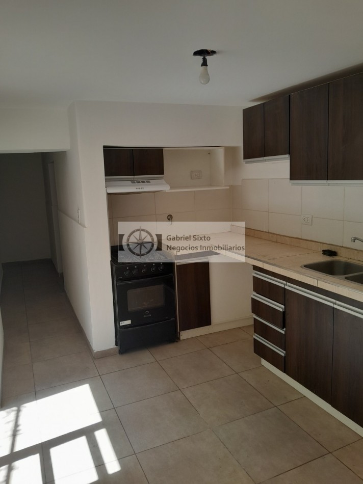 ALQUILER CASA EN COMPLEJO PRIVADO (VILLA EUGENIA Bermejo) 2 dorm. cochera doble, acceso por control remoto