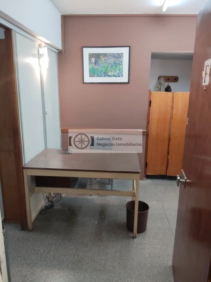ALQUILER OFICINA CALLE RIVADAVIA Y 9 DE JULIO, IMPECABLE - 2 PRIVADOS - RECECPCION Y KICHINETTE -  SALA REUNIONES