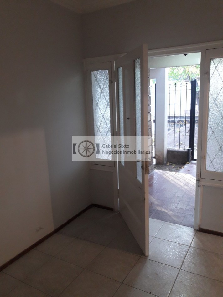 VENTA PROPIEDAD CIUDAD CALLE RODRIGUEZ CASI MOLDES 3 DORM 2 BÑ, PATIO CHURAS COCHERA