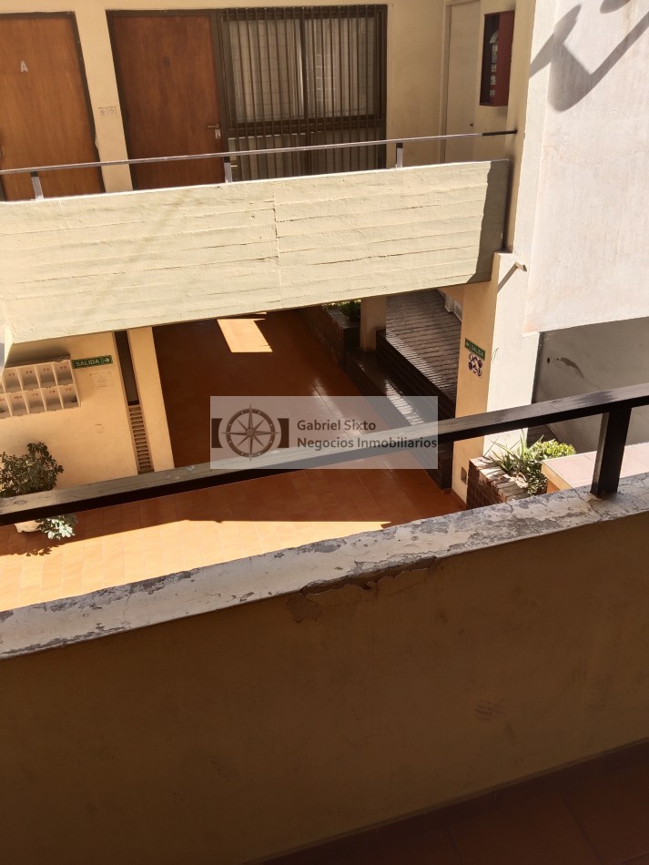 VENTA DEPTO 6ta secc J A CALLE 727. 3 dorm muy amplio 1° piso con COCHERA 