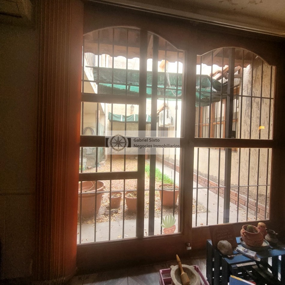 VENTA DEPTO PLANTA BAJA LAS HERAS A MTS DE SAN MARTIN, 2 DORM, COCHERA, PATIO, MUY LINDO!!!