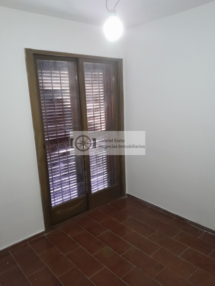 VENTA CASA B° UJEMVI LAS HERAS 4 DORM 2 BÑ COCHERA TECHADA. IMPECABLE!!!