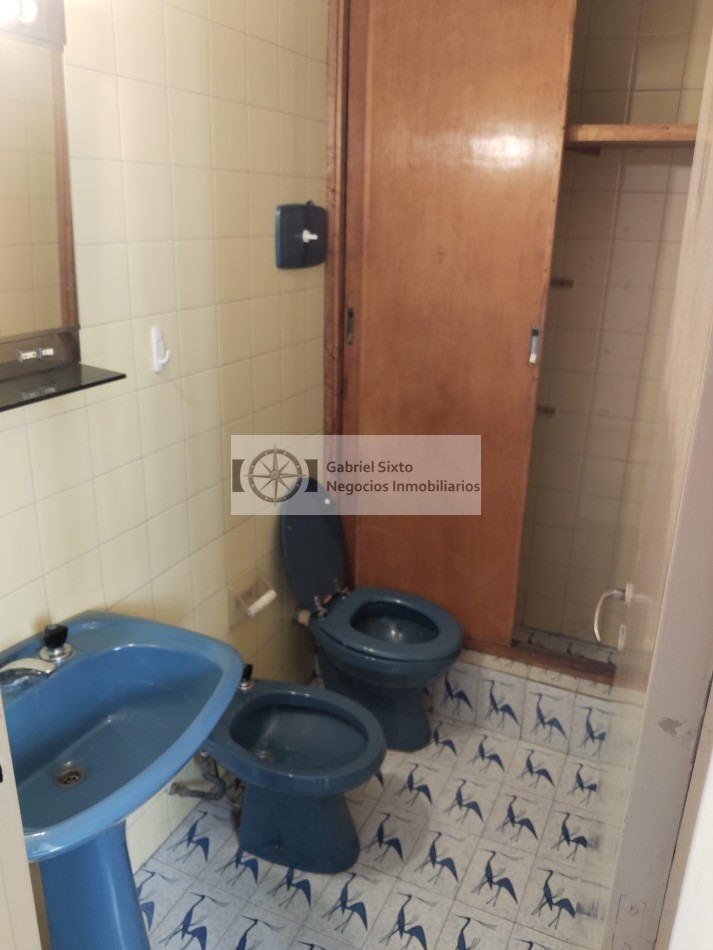 VENTA DEPTO 6ta secc J A CALLE 727. 3 dorm muy amplio 1° piso con COCHERA 