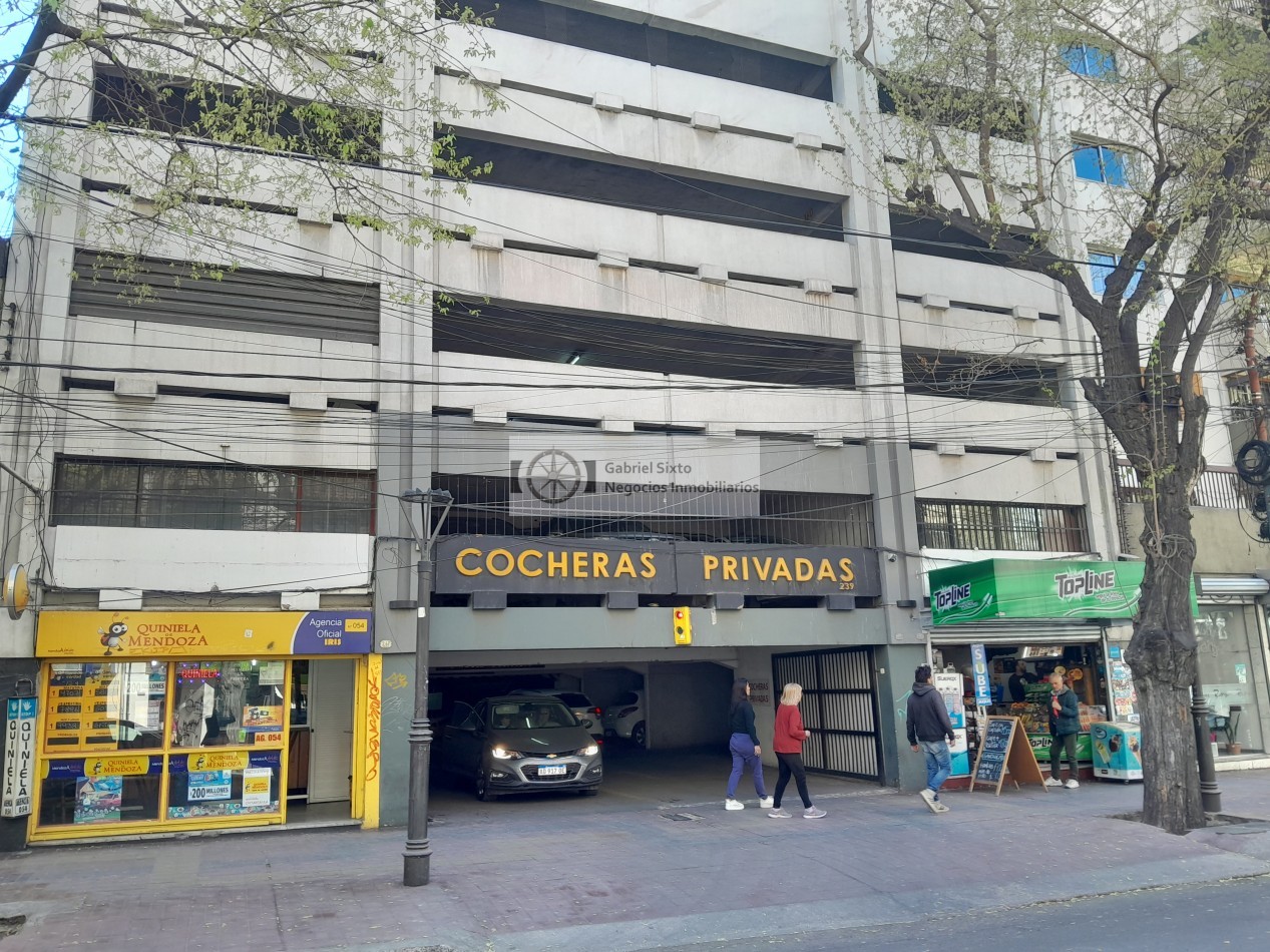 VENTA COCHERA CENTRO MENDOZA calle Rivadavia a mts de España y 9 de Julio 