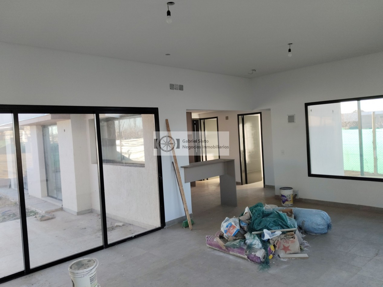 VENTA CASA A ESTRENAR MAIPU B° PRIVADO L LUISA - 3 DORM, COCHERA DOBLE 3 BÑ TODO PLANTA BAJA