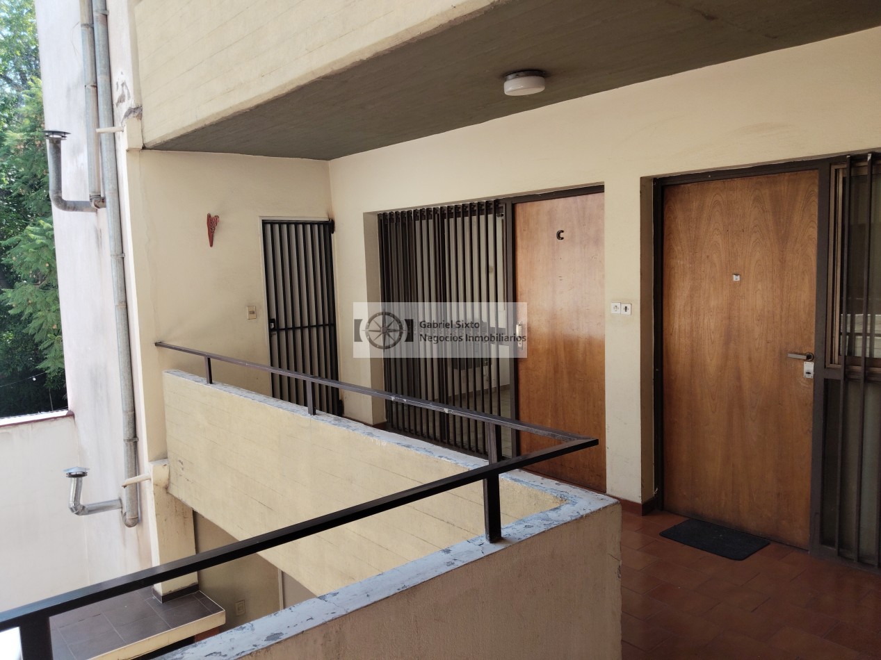 VENTA DEPTO 6ta secc J A CALLE 727. 3 dorm muy amplio 1° piso con COCHERA 