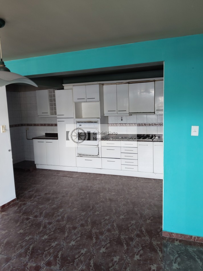 ALQUILER PROPIEDAD PARA OFICINAS, SOLO COMERCIAL UBICADA EN SAN JUAN A MTS DE MORON. 