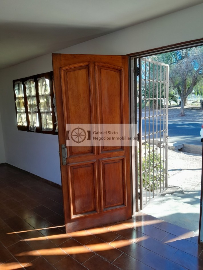 VENTA CASA B° UJEMVI LAS HERAS 4 DORM 2 BÑ COCHERA TECHADA. IMPECABLE!!!