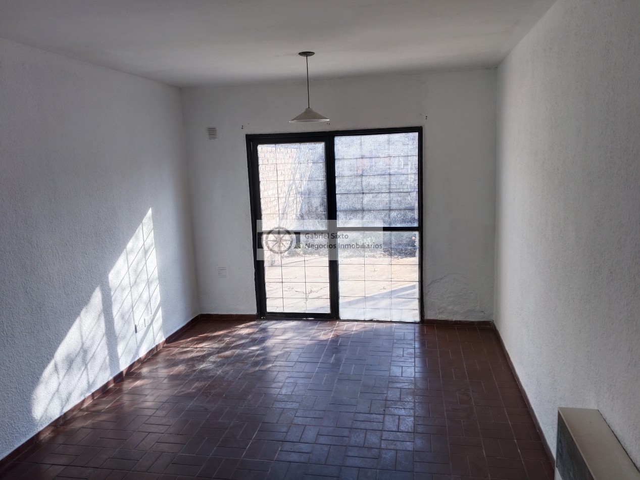 ALQUILER CASA B° SUPE CARRODILLA, COCHERA, TRES. DORM BAÑOS TODOS LOS SERVICIOS