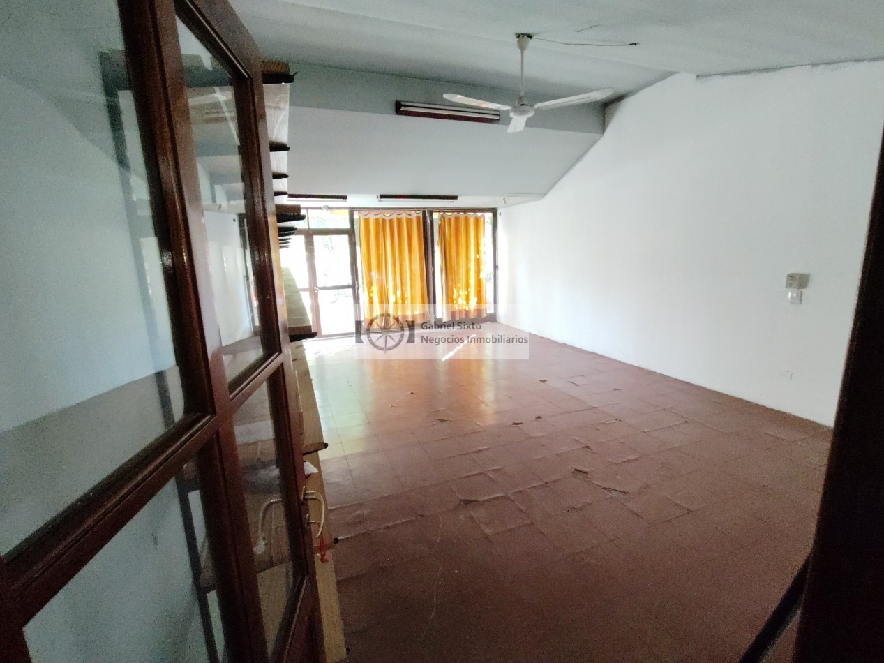 VENTA CASA LAS CATITAS CALLE PRINCIPAL E CIVIT A MTS DE POLICIA 3 DORM. 2 BÑ, LOCAL COCHERAS