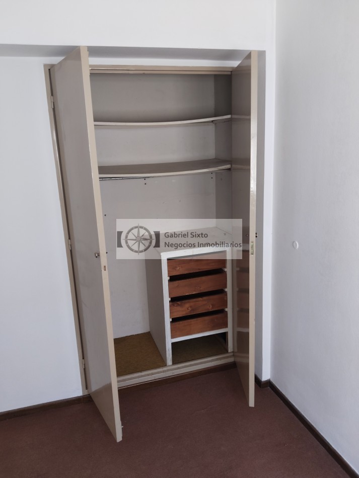 VENTA DEPTO 6ta secc J A CALLE 727. 3 dorm muy amplio 1° piso con COCHERA 