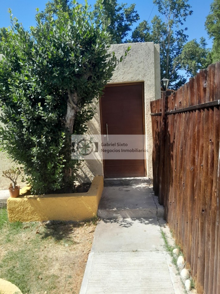 ALQUILER CASA EN COMPLEJO PRIVADO (VILLA EUGENIA Bermejo) 2 dorm. cochera doble, acceso por control remoto