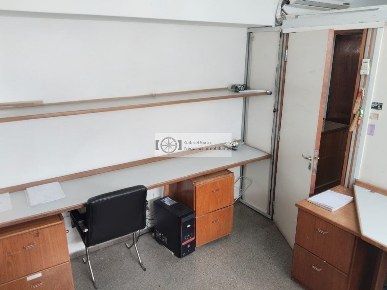 ALQUILER OFICINA CALLE RIVADAVIA Y 9 DE JULIO, IMPECABLE - 2 PRIVADOS - RECECPCION Y KICHINETTE -  SALA REUNIONES