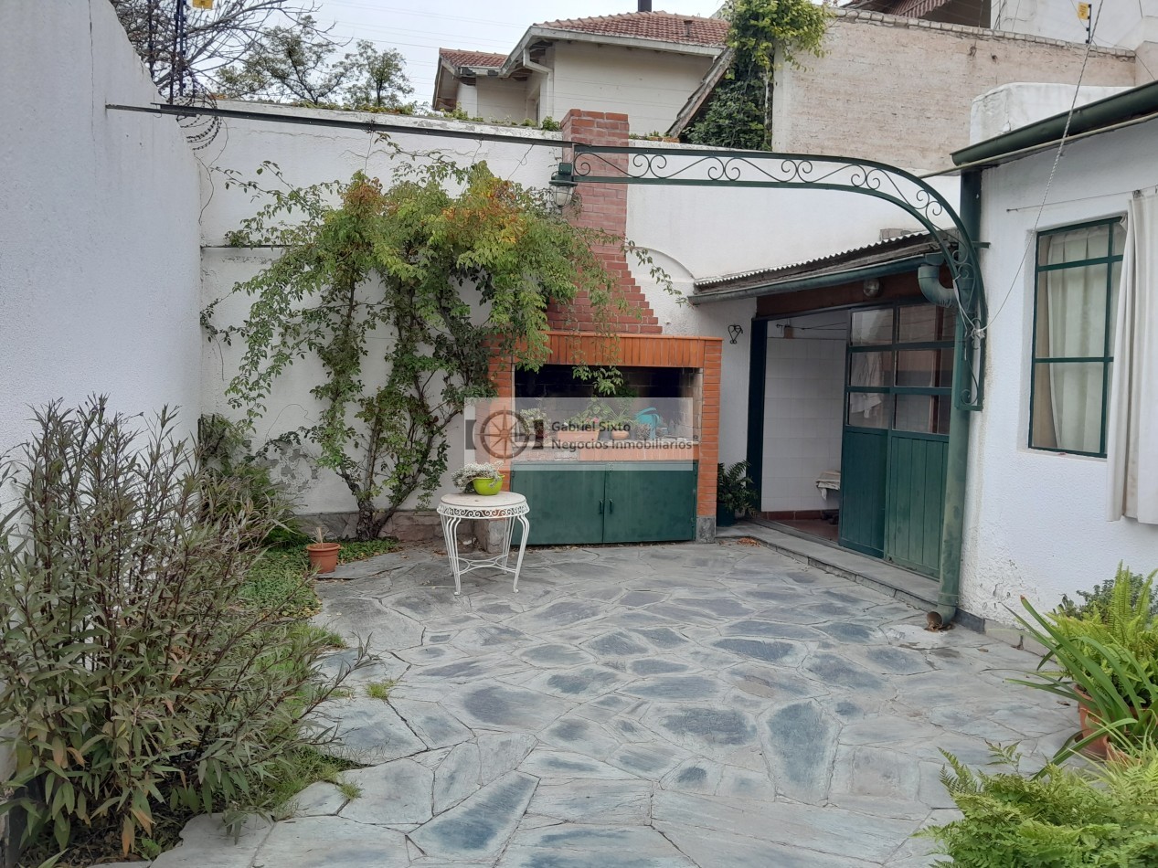 VENTA CASA 5TA SECC, TODO PLANTA BAJA, A ALVAREZ Y B SUR MER, EXCELENTE UBICACION. mts Portones del Parque 