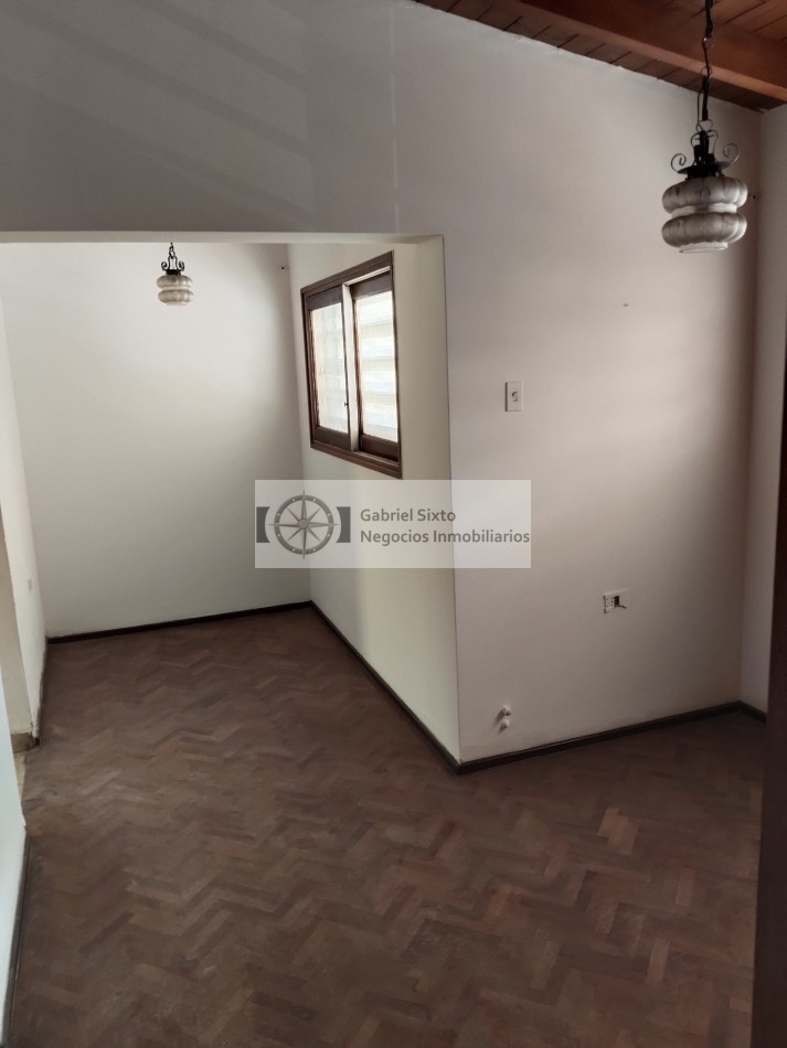 ALQUILER CASA AMPLIA 6ta secc. RODRIGUEZ casi esq, MOLDES 3 dorm 2 bñ cochera