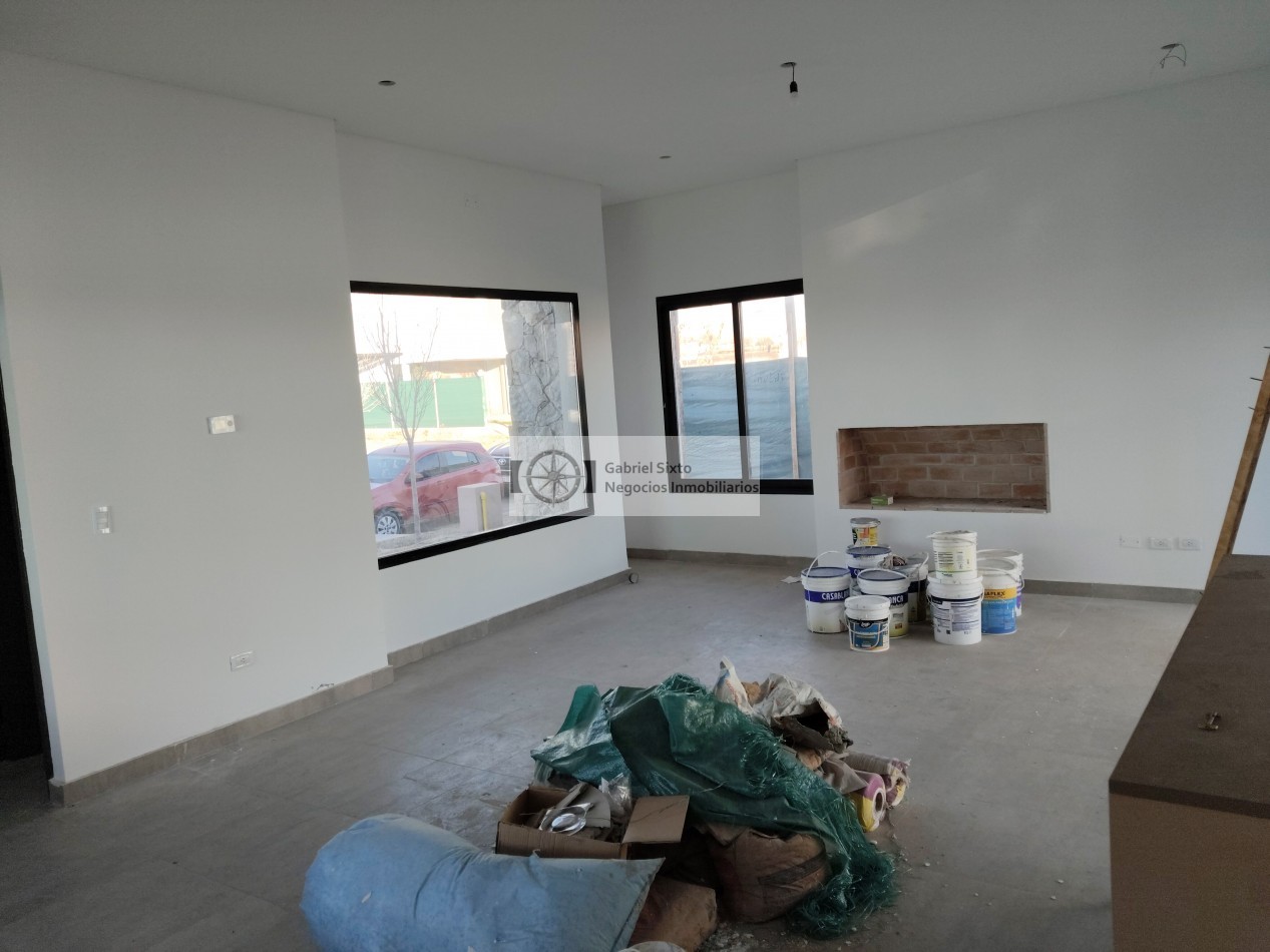 VENTA CASA A ESTRENAR MAIPU B° PRIVADO L LUISA - 3 DORM, COCHERA DOBLE 3 BÑ TODO PLANTA BAJA