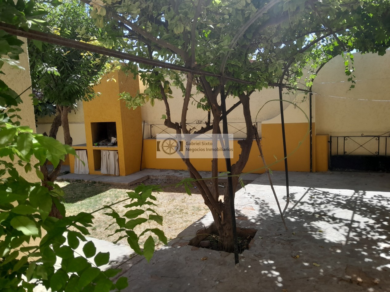 ALQUILER CASA EN COMPLEJO PRIVADO (VILLA EUGENIA Bermejo) 2 dorm. cochera doble, acceso por control remoto
