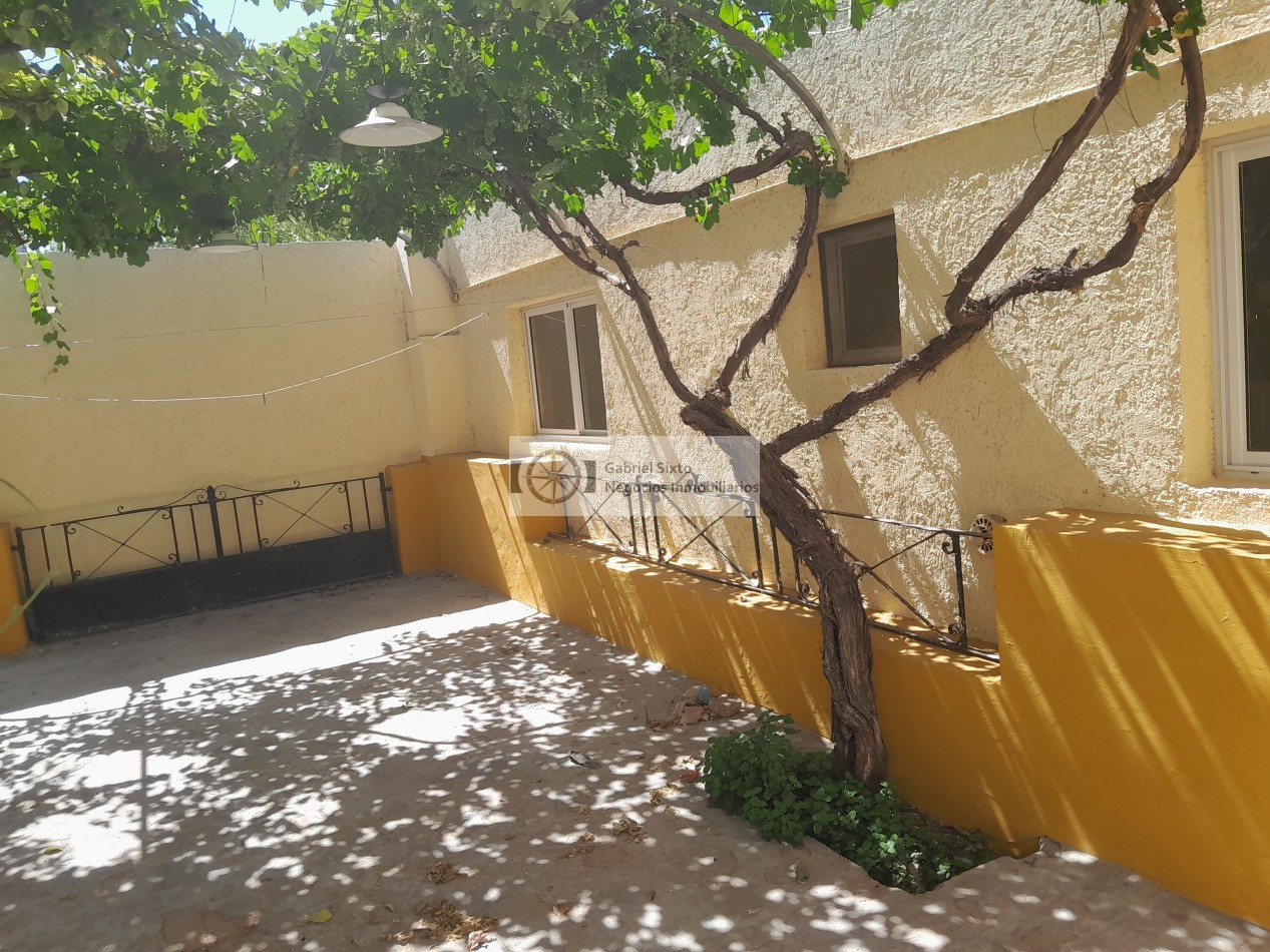 ALQUILER CASA EN COMPLEJO PRIVADO (VILLA EUGENIA Bermejo) 2 dorm. cochera doble, acceso por control remoto