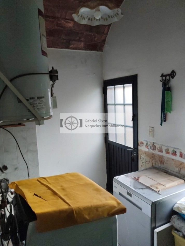 VENTA CASA B° 12 DE JUNIO NORTE LAS HERAS 2 DORM, COCHERA PASANTE 