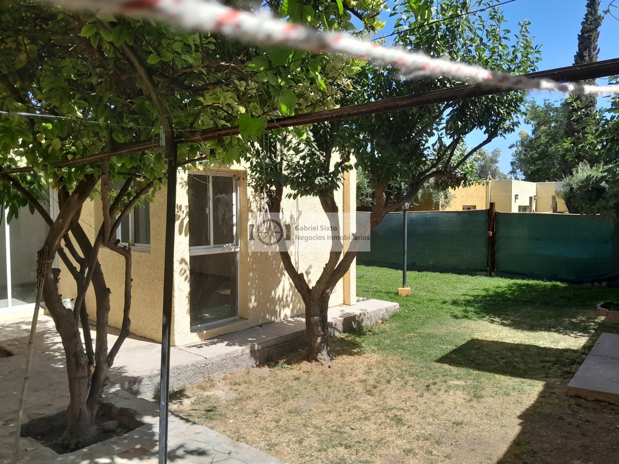 ALQUILER CASA EN COMPLEJO PRIVADO (VILLA EUGENIA Bermejo) 2 dorm. cochera doble, acceso por control remoto