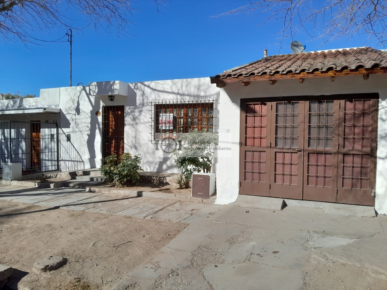 VENTA CASA B° UJEMVI LAS HERAS 4 DORM 2 BÑ COCHERA TECHADA. IMPECABLE!!!