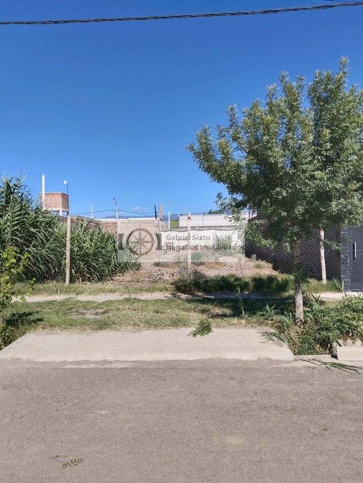 VENTA LOTE EN GUAYMALLEN CON PROYECTO DE CONTRUCCION 2 CASAS DE 65 M2 C/2 