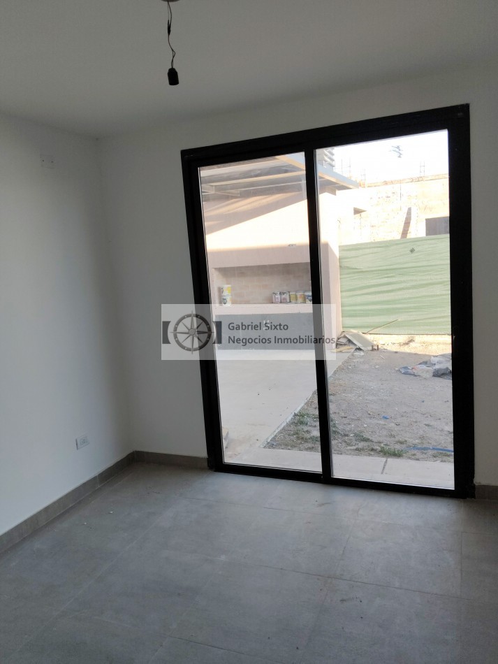 VENTA CASA A ESTRENAR MAIPU B° PRIVADO L LUISA - 3 DORM, COCHERA DOBLE 3 BÑ TODO PLANTA BAJA