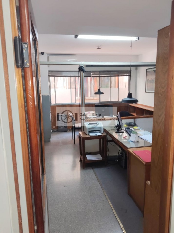 ALQUILER OFICINA CALLE RIVADAVIA Y 9 DE JULIO, IMPECABLE - 2 PRIVADOS - RECECPCION Y KICHINETTE -  SALA REUNIONES