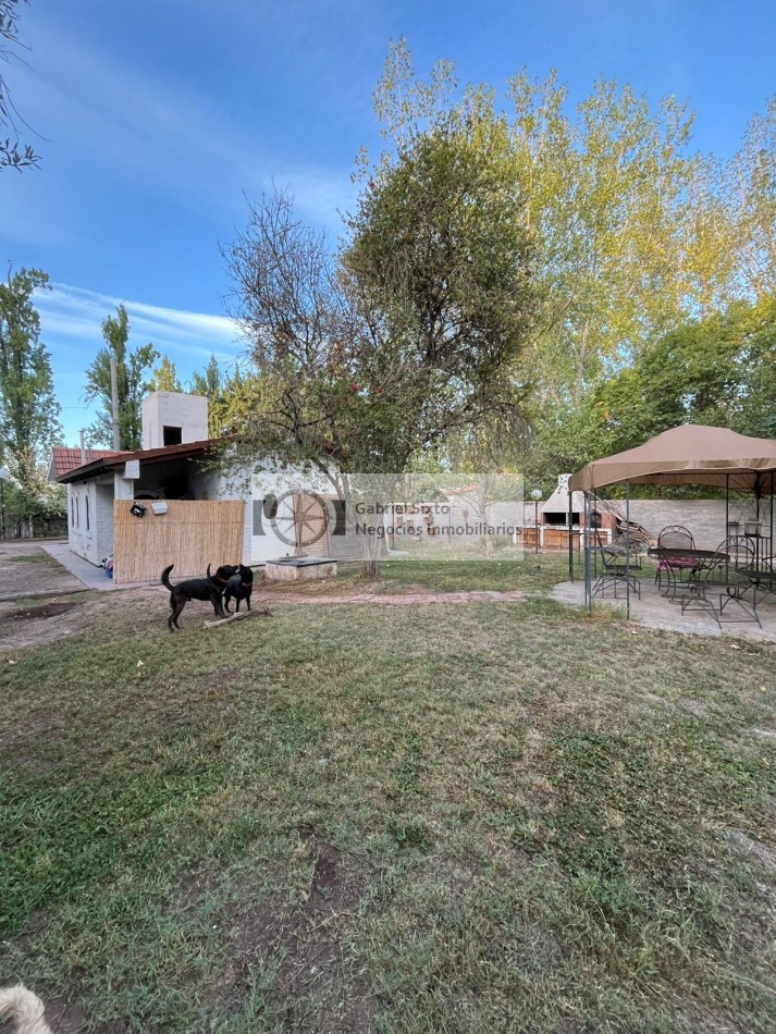 VENTA CASA EN BARRIO CERRADO DE GUAYMALLEN 3 DORM 2BÑ MUY AMPLIA