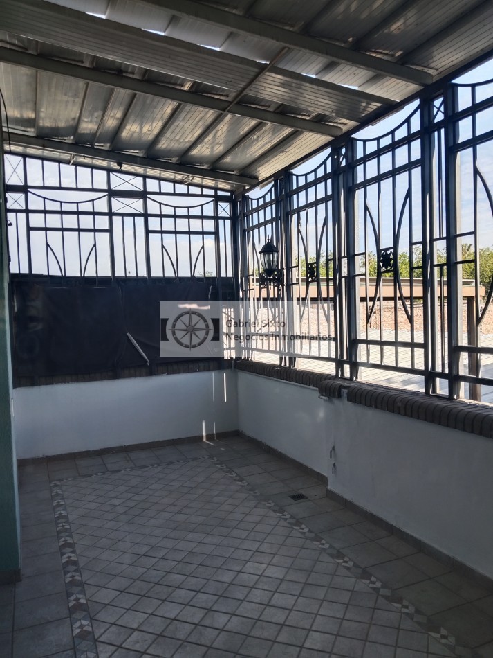 ALQUILER PROPIEDAD PARA OFICINAS, SOLO COMERCIAL UBICADA EN SAN JUAN A MTS DE MORON. 