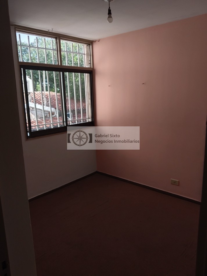 VENTA DEPTO 6ta secc J A CALLE 727. 3 dorm muy amplio 1° piso con COCHERA 