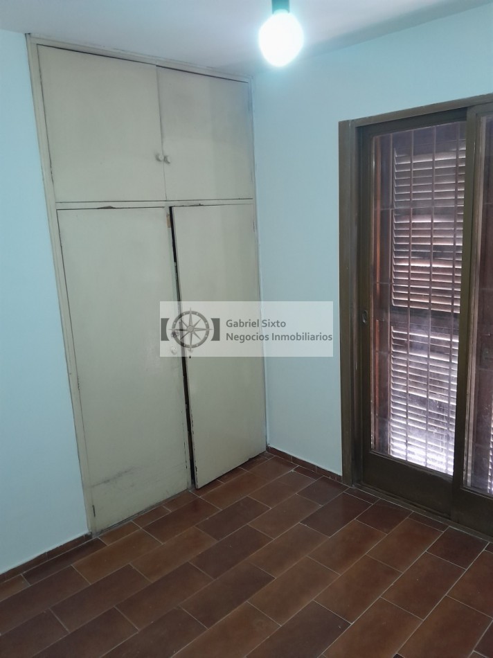 VENTA CASA B° UJEMVI LAS HERAS 4 DORM 2 BÑ COCHERA TECHADA. IMPECABLE!!!