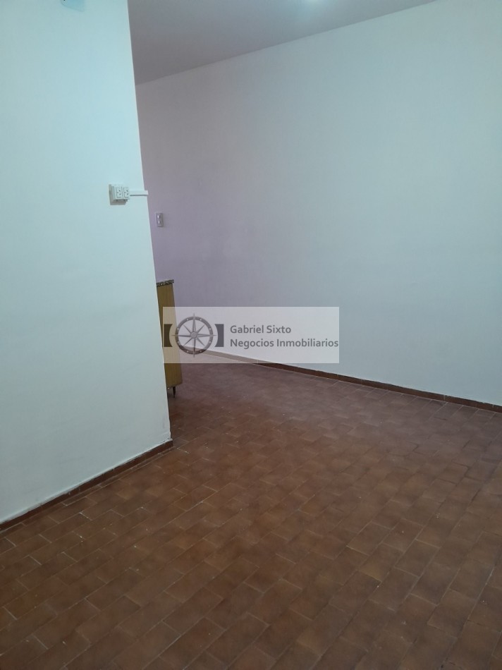 VENTA CASA B° UJEMVI LAS HERAS 4 DORM 2 BÑ COCHERA TECHADA. IMPECABLE!!!