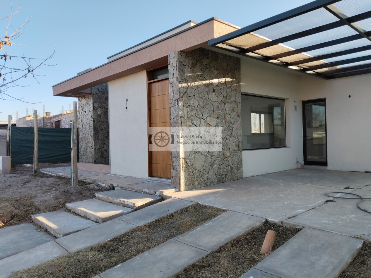 VENTA CASA A ESTRENAR MAIPU B° PRIVADO L LUISA - 3 DORM, COCHERA DOBLE 3 BÑ TODO PLANTA BAJA