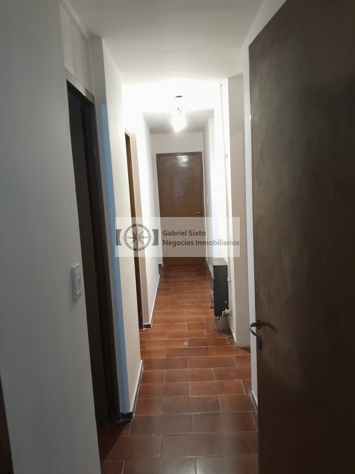 VENTA CASA B° UJEMVI LAS HERAS 4 DORM 2 BÑ COCHERA TECHADA. IMPECABLE!!!