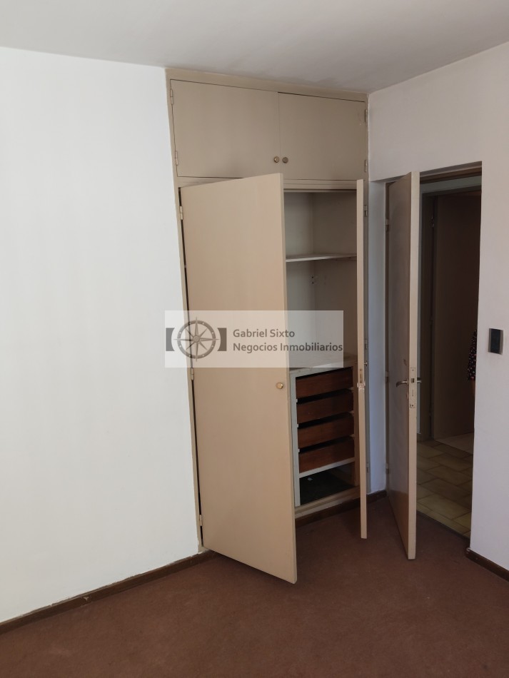 VENTA DEPTO 6ta secc J A CALLE 727. 3 dorm muy amplio 1° piso con COCHERA 