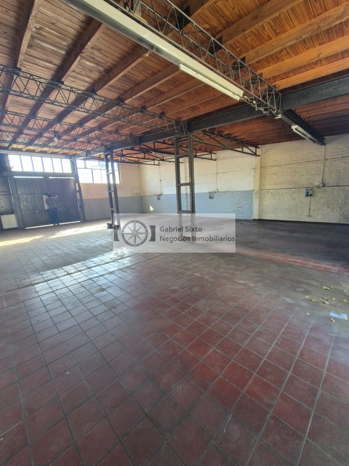 ALQUILER LOCAL COMERCIAL 160 M2 CUBIERTOS MITRE FRENTE A LE PARC GUAYMALLEN