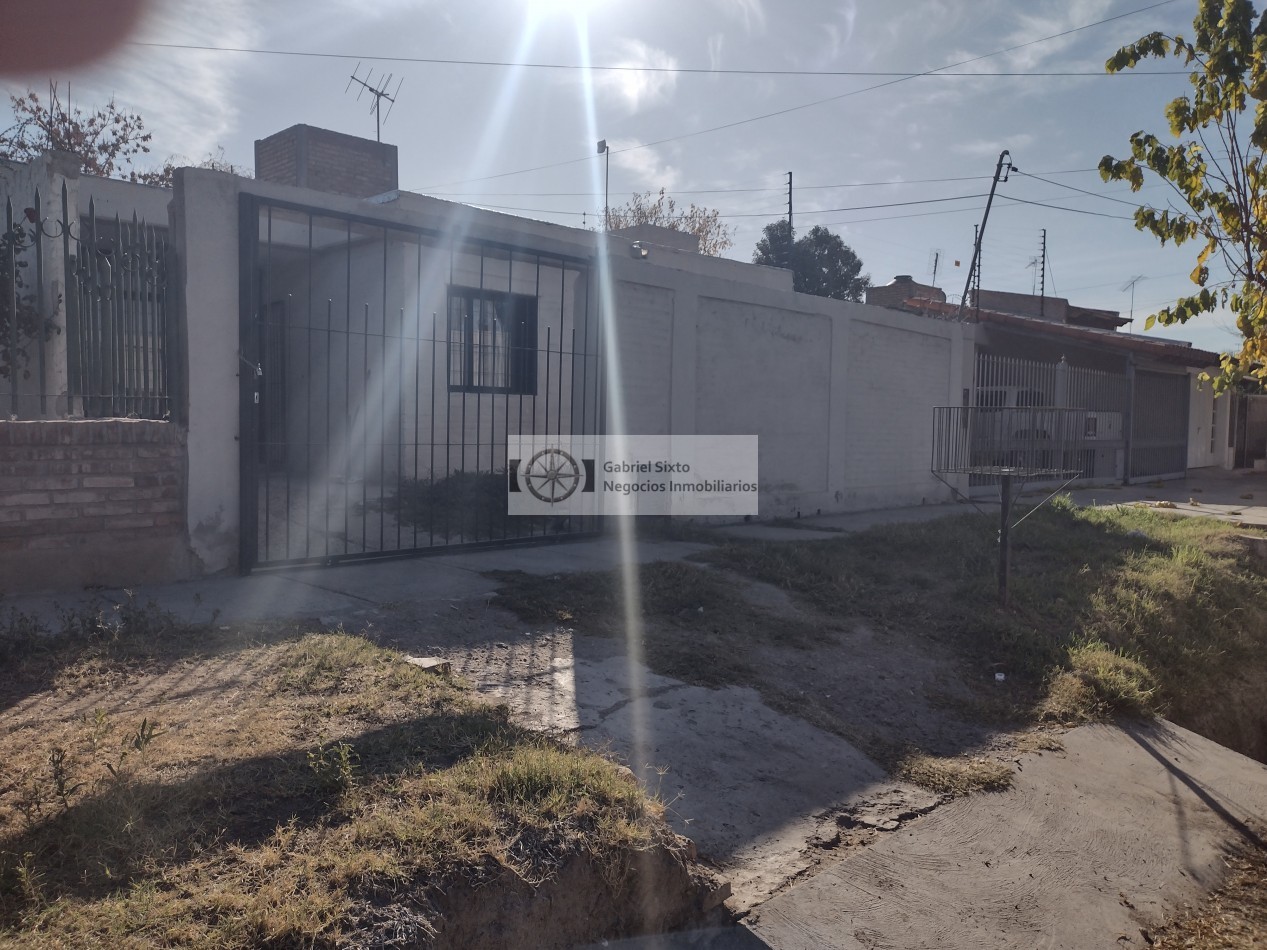 ALQUILER CASA B° SUPE CARRODILLA, COCHERA, TRES. DORM BAÑOS TODOS LOS SERVICIOS