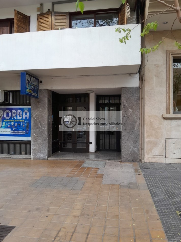 VENTA EXCELENTE DEPARTAMENTO MUY AMPLIO EN CENTRO DE MENDOZA 92 M2 con baulera