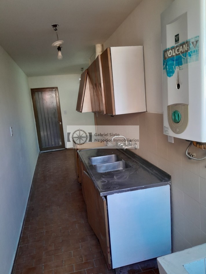 VENTA CASA B° UJEMVI LAS HERAS 4 DORM 2 BÑ COCHERA TECHADA. IMPECABLE!!!