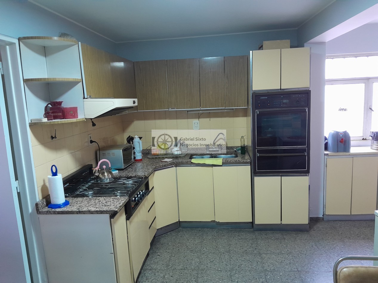 VENTA EXCELENTE DEPARTAMENTO MUY AMPLIO EN CENTRO DE MENDOZA 92 M2 con baulera