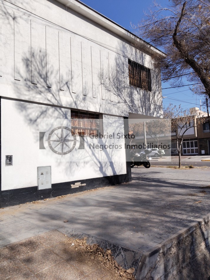 VENTA CASA ESQUINA P DE LOS ANDES Y FADER 6ta secc.  IMPECABLE 