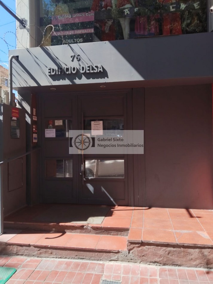 ALQUILER OFICINA CALLE RIVADAVIA Y 9 DE JULIO, IMPECABLE - 2 PRIVADOS - RECECPCION Y KICHINETTE -  SALA REUNIONES