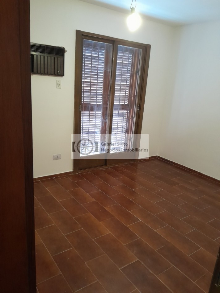 VENTA CASA B° UJEMVI LAS HERAS 4 DORM 2 BÑ COCHERA TECHADA. IMPECABLE!!!