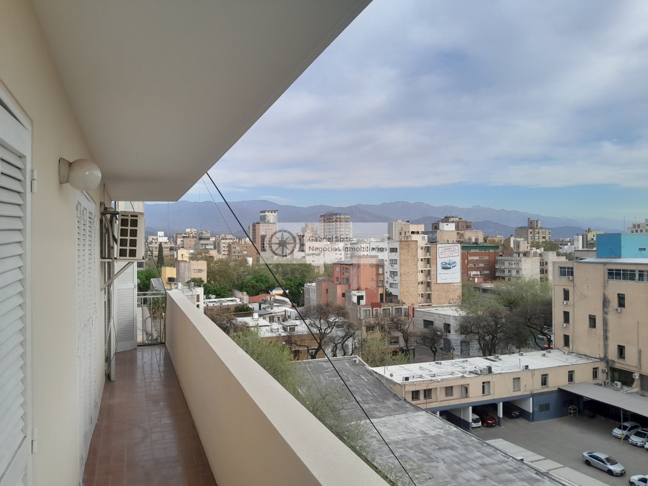 VENTA EXCELENTE DEPARTAMENTO MUY AMPLIO EN CENTRO DE MENDOZA 92 M2 con baulera