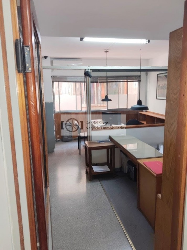 ALQUILER OFICINA CALLE RIVADAVIA Y 9 DE JULIO, IMPECABLE - 2 PRIVADOS - RECECPCION Y KICHINETTE -  SALA REUNIONES